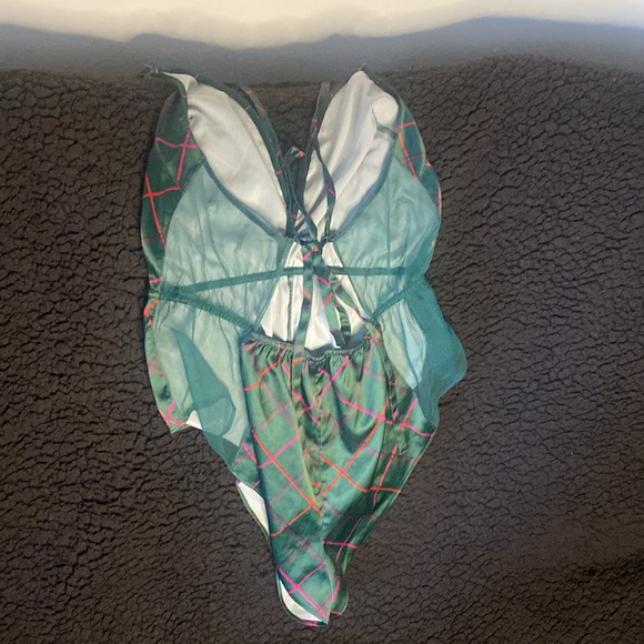 Dainty an sexy intimate wear! Tue in back with back open/see through! - Picture 3 of 8